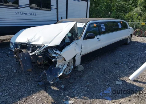 2005 Lincoln Town Car из США, поврежденный, VIN 1L1FM88W45Y606770